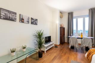 Politecnico Milano - Spacious ap balcony - sleeps 4 - 5