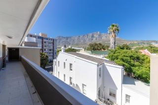 Bright and Homey 1 Bedroom in Gardens - 2
