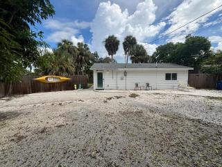 Stingray - Intimate Quaint on Imperial River 1.4 mi. 2 Beach - 9