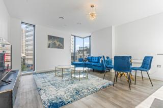 NEW BUILD - Modern Lux Broad St City Centre 2 Bedroom Apt, 2 Bathroom - Birmingham City Centre - Smart TVs with Netflix - Long Stays Allowed - 5 mins walk to Brindley Place, 1 min to Broad Streets Bars and Restaurants - 0