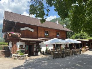 May's Apartments & Restaurant - 9