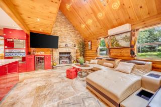 FALL DEAL 3rd night FREE! Luxe Pocono retreat! Hot Tub, Firepit, Sauna, Game Room, Fireplace, Ski, BBQ, Lake - 2