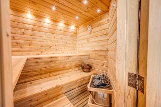 Luxe Pocono Retreat! Pet Friendly Hot Tub, Firepit, Sauna, Game Room, Fireplace, Ski, BBQ, Lakes, Pool Tennis Fishing - 7