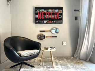 Sunny Melville Garden Escape - 2