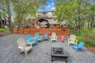 Luxe Pocono Retreat! Pet Friendly Hot Tub, Firepit, Sauna, Game Room, Fireplace, Ski, BBQ, Lakes, Pool Tennis Fishing - 5