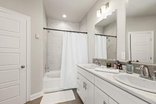 NEW-Upscale-EnSuites-King Bds-Fast WiFi-Quiet Area - 8