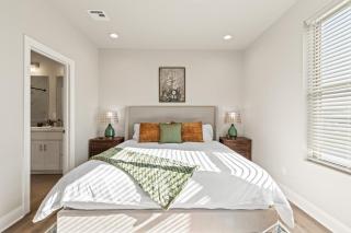 NEW-Upscale-EnSuites-King Bds-Fast WiFi-Quiet Area - 3
