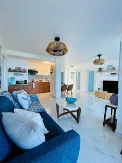 Oceanfront VIEW, 2 BDRM, 2BA Condo AC, Pool & Wi-Fi! - 5
