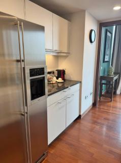Cosy High View Apartment - 4