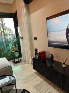 Cosy Family 2BR Apartment - Terrace & Sunset Views - 5