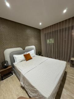 Cosy Family 2BR Apartment - Terrace & Sunset Views - 4