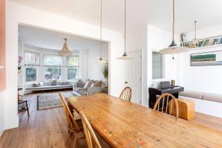 Stylish 3-Bed Home with Garden in Dollis Hill - 8