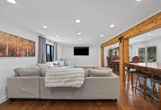 Charming 4-br Modern Farmhouse - 6