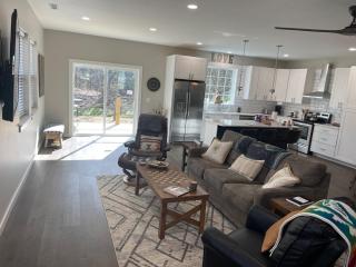 Downtown Waynesville! Hot-tub and fenced yard! Walk to town - 9