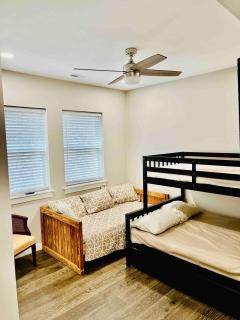 Downtown Waynesville! Hot-tub and fenced yard! Walk to town - 3