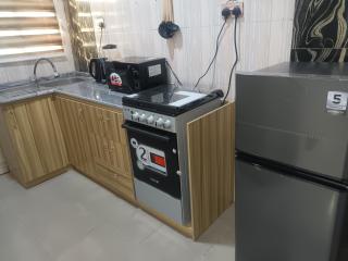Modern Two Bedroom Apartment near Airport with WiFi and Power - 4