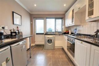 Beautiful Home in M34 - Perfect for Long Stays - 6