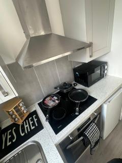 Modern 2 Bed in croydon - 3