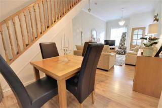 Beautiful Home in M34 - Perfect for Long Stays - 8