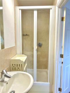 Town House with Hot Tub & Free Parking - 8