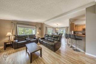 Spacious 3-Bedroom Trailer Home in Fernie - 9