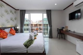 The Chic Patong Hotel - 4