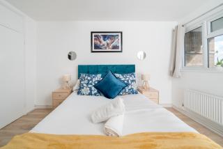 Comfort Meets Convenience, 2BR Flat in Slough - 8