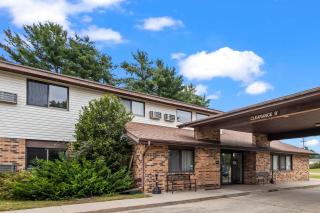 Wautoma Inn by OYO near Airport WI 73 - 6