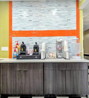 La Quinta by Wyndham Prattville - 1