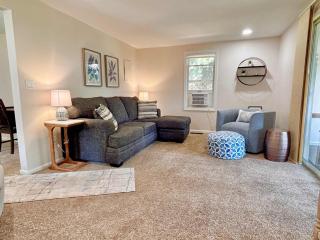 Cozy Main Level Torch Lake Stay with Private Entry & Fire Pit - Rapid City - 8