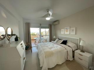 Precioso apartamento cerca de Marbella con vistas y playa - 3