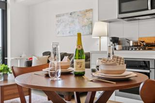 Stunning City Views Earthy Vibes WFH - 8