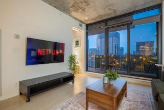 Stunning City Views Earthy Vibes WFH - 2