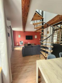 T3 Duplex with bike garage close - 0