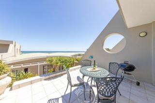 Beautiful & Modern Dolphin Beach CG12 by HMH - 8