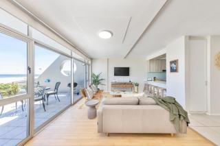 Beautiful & Modern Dolphin Beach CG12 by HMH - 9