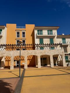 BEACH HOUSE - Walkable to Beach - Wi-Fi Included - 2