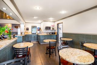 GuestHouse Inn & Suites Kelso/Longview - 3