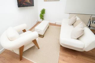 Luxury Two Bedroom Apartment Steps from Kings Cross Station - 2
