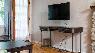 3-Bedroom Cottage #1 Hamilton - 1
