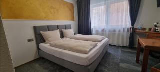 Doppelbett - Gästezimmer - No 40 - 11min von Gießen 8,4km in Fernwald-Steinbach - 0