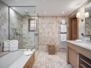 Chalet d'exception avec sauna et jacuzzi, accès direct aux pistes - FR-1-563-111 - 3