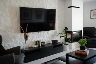 Elegant 3-bed family beach house with large pool area - 1