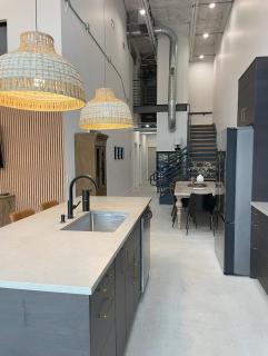 3 Bedroom Industrial Loft, shared Pavilion & Yard - 0