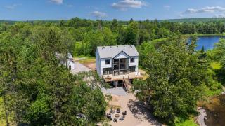 Rockshore Lakehouse - Luxury private waterfront - 9