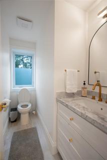 Rockshore Lakehouse - Luxury private waterfront - 8