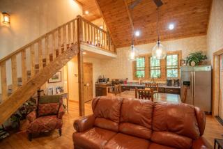 Updated 2 Bd Cabin, Hot Tub, Mins to New River & Parkway - 5
