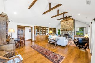 Close to Grayson Highlands, Outdoor Fireplaces, Sleeps 11, Dogs Welcome - 1