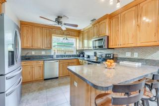 New Port Richey Home with Charcoal Grill Near Hiking - 9