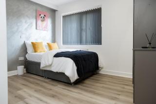Spacious Apartment near Coventry Uni & Hospital - 1